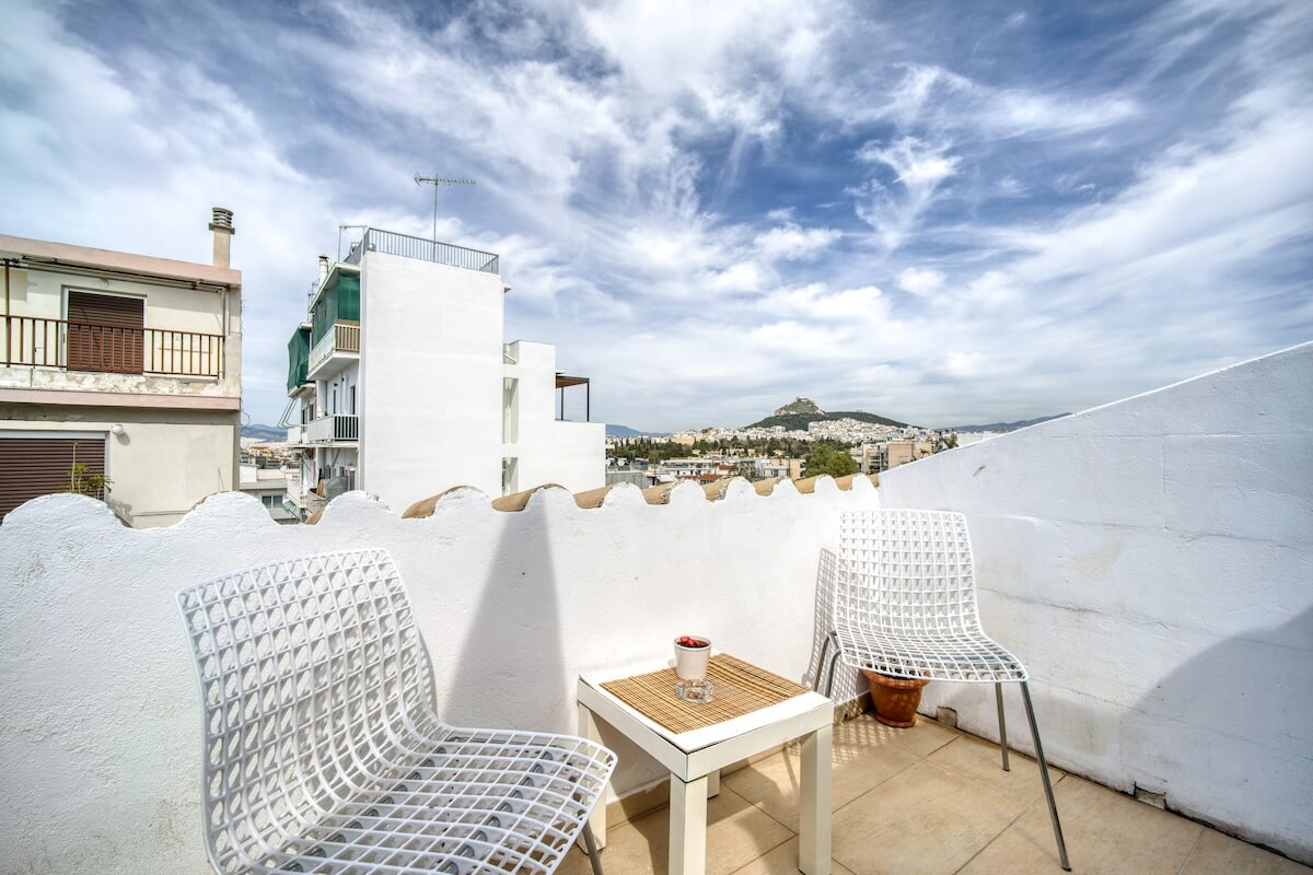 Sunny Attic Near Acropolis With An Amazing View